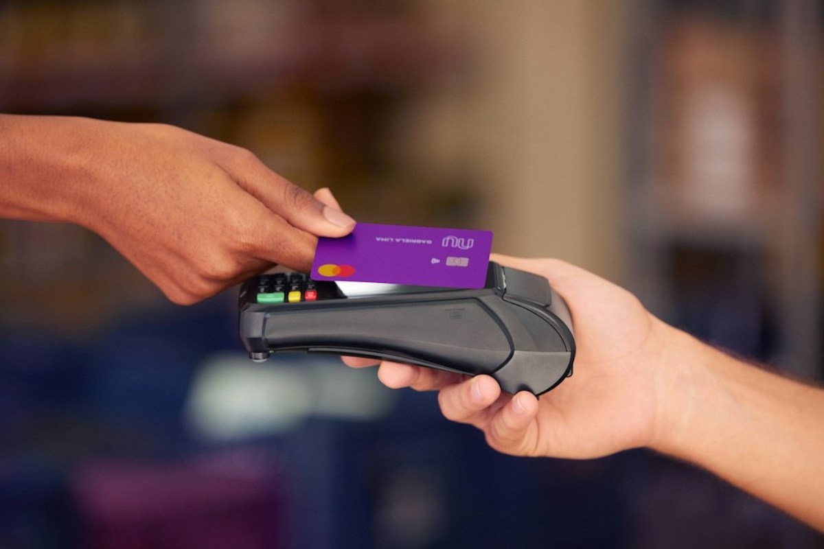 Acordo do Nubank com Creditas amplia portfólio de produtos do 'roxinho', que agora visa gerar lucro antes do seu IPO