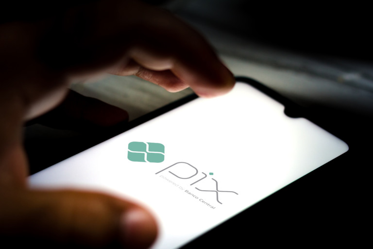 Pix cresce 58% em 2023, superando R$ 17 tri