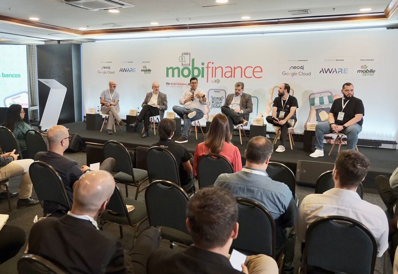 Painel sobre IA nos bancos no Mobifinance 2023, com Fernando Paiva (Mobile Time), Boanerges Freire (Boanerges & Cia Consultoria), Rafael Cavalcanti (Bradesco), Rodrigo Moreira (BS2), Rogerio Melfi (TecBan) e Samir Migliani (Banco Pan). Foto: Cleber Thirion