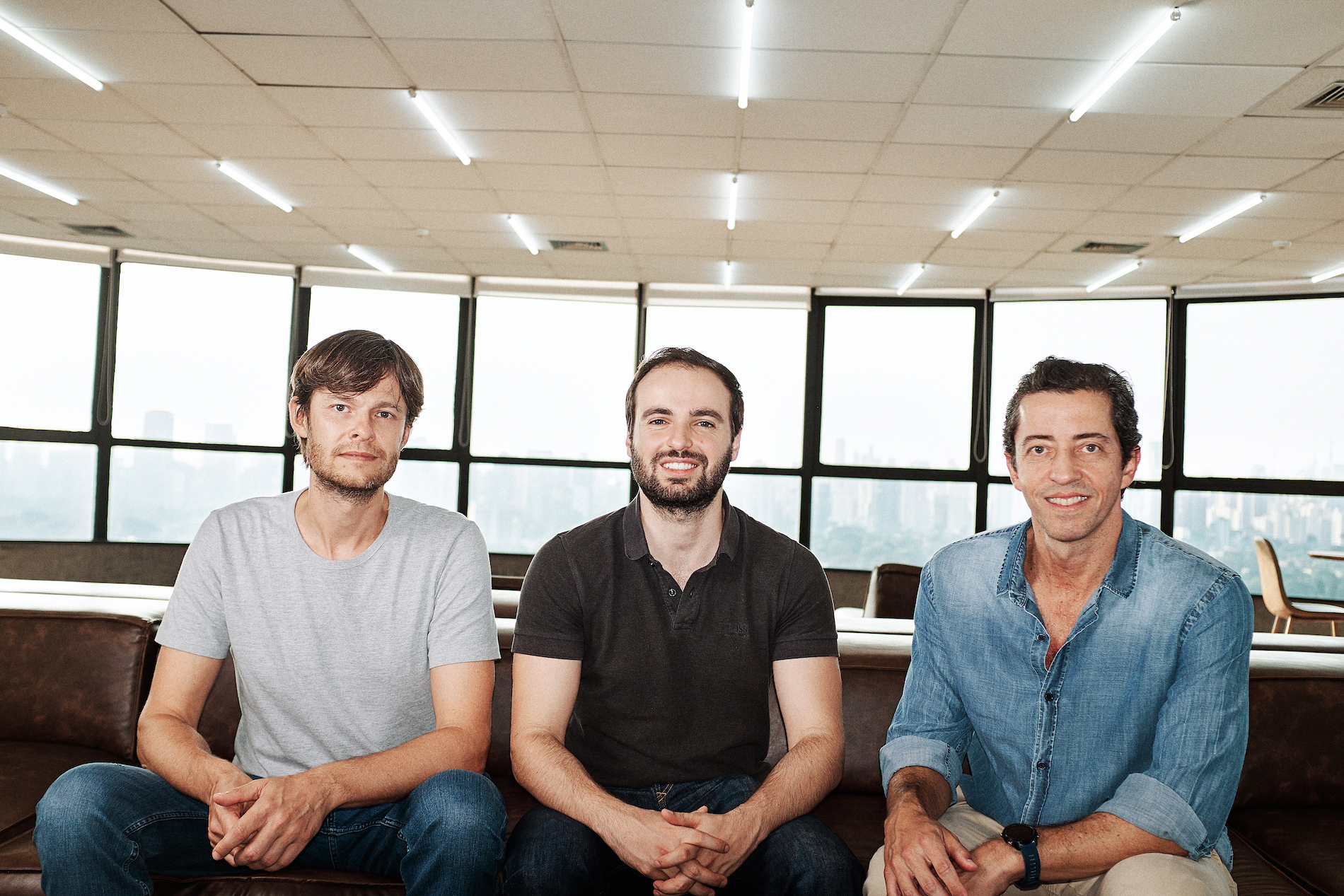 Da esq. para a direita: Guilherme Rosenthal, Leonardo Baltieri e Caio Gelfi/Vixtra - Imagem: Divulgação