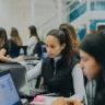 Jovens participantes da última edição do Girls 4 Tech, promovido pela Junior Achievement