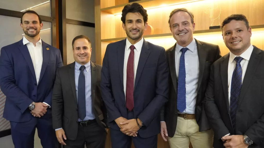 Tiago Godinho, Mauricio Magalhães, Tiago Andrino, Arnaldo Glavam Jr. e Tito Viveiros (da esquerda para a direita)