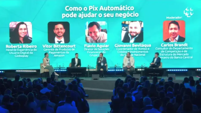 Painel durante evento de lançamento do Pix Automático