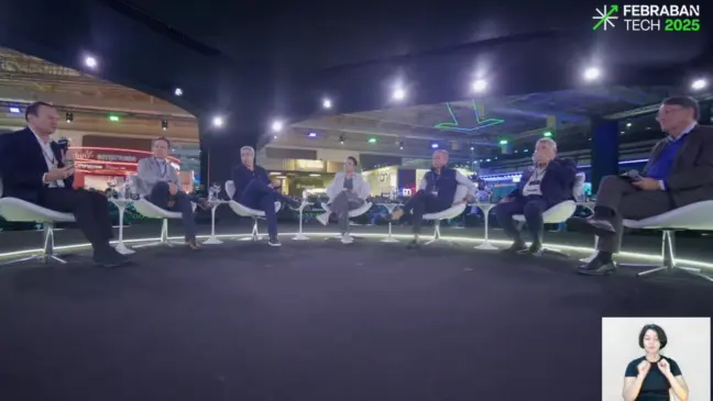 Presidentes de BTG, Santander, Itaú, Banco do Brasil, Bradesco e Caixa na abertura do Febraban Tech 2025