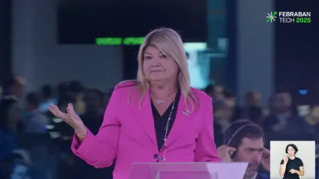 Sandy Carter em palestra no Febraban Tech 2025