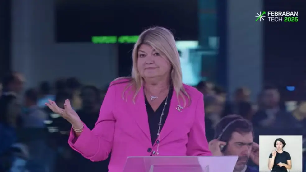 Sandy Carter em palestra no Febraban Tech 2025 Sandy Carter em palestra no Febraban Tech 2025
