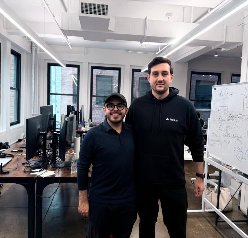 Bernard Aceituno (esq.) e Felipe Gianetti/StackAI | Imagem: divulgação